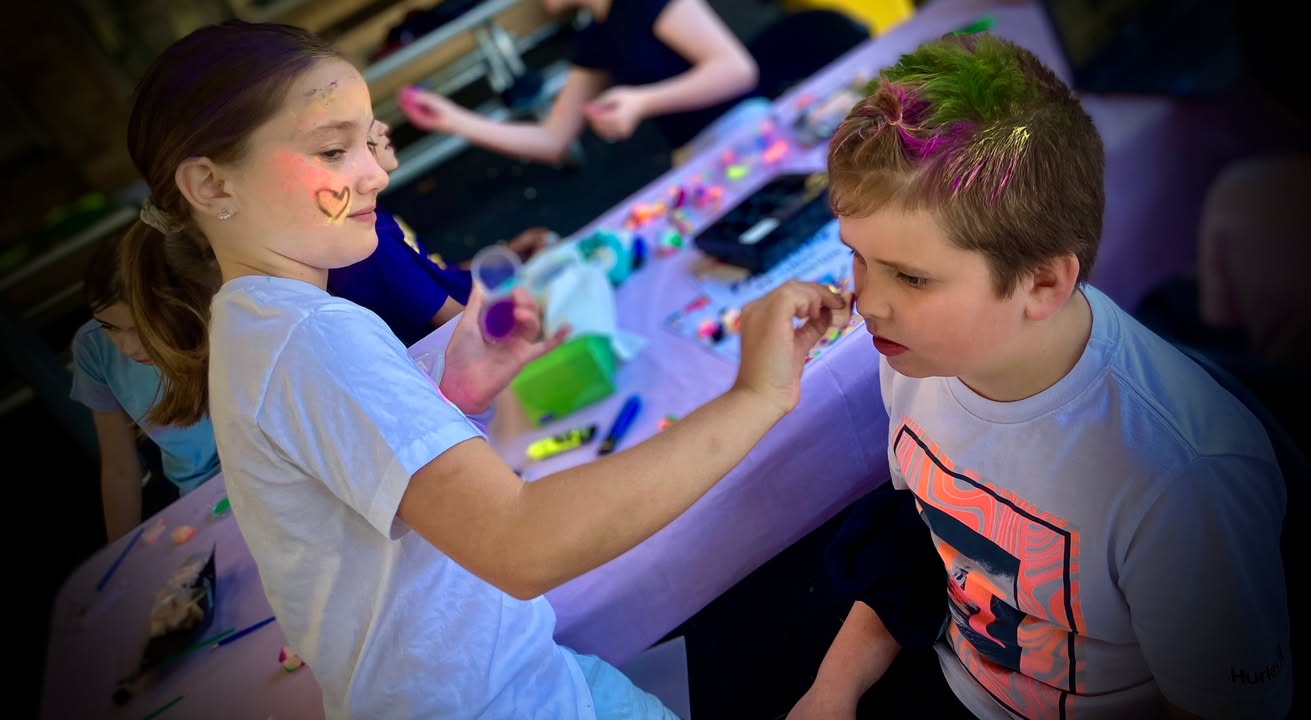 723972669739127_1506136468189406-1